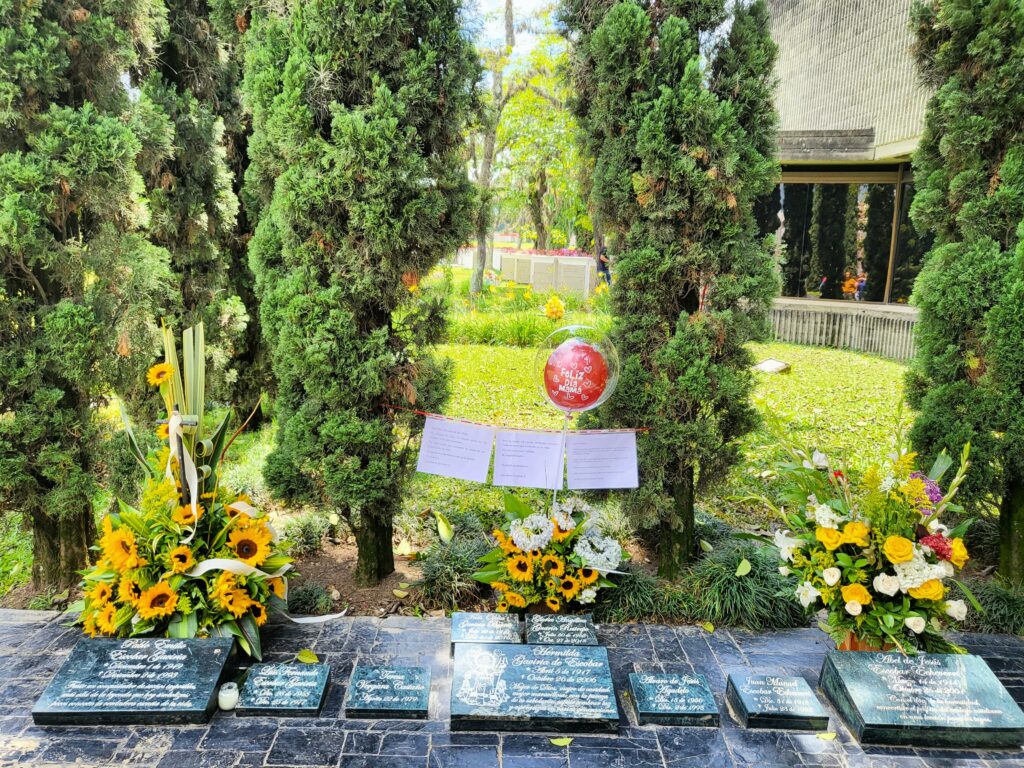 Cementerio Jardines MontesacroV Medellíne